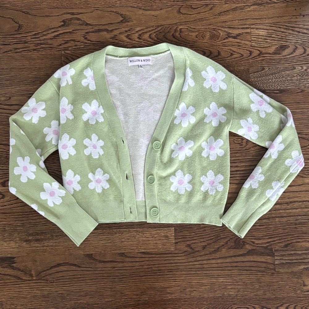 Willow & Wind Light Green Daisy Cropped Cardigan